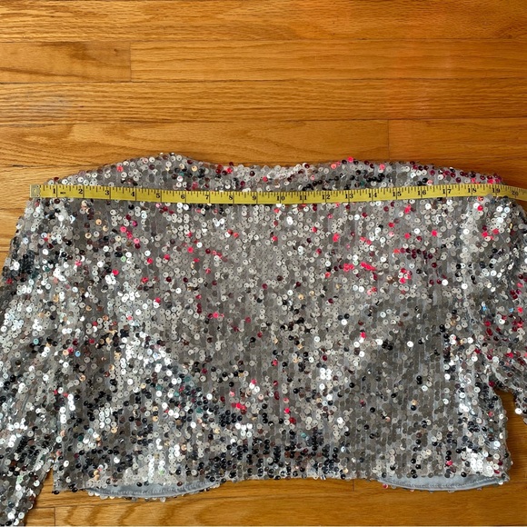 LONG SLEEVE SILVER SEQUINS SHORT BOLERO JACKET. Sizes S-M - Picture 12 of 13
